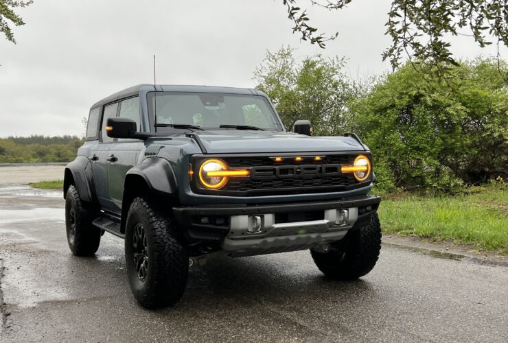 2025 Ford Raptor Bronco V8