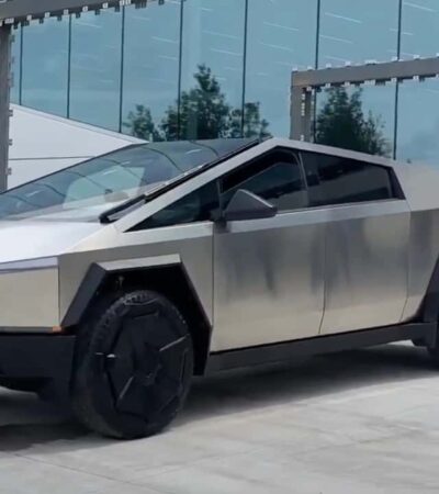 2025 Tesla Cybertruck